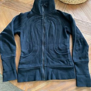 LuLulemon Woman’s Zip up Sweatshirt -Size 4